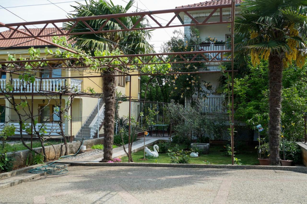 Apartment Dani Malinska Exterior photo